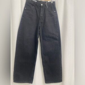 Zara Women’s Relaxed Oversized fit black jeans/size 4